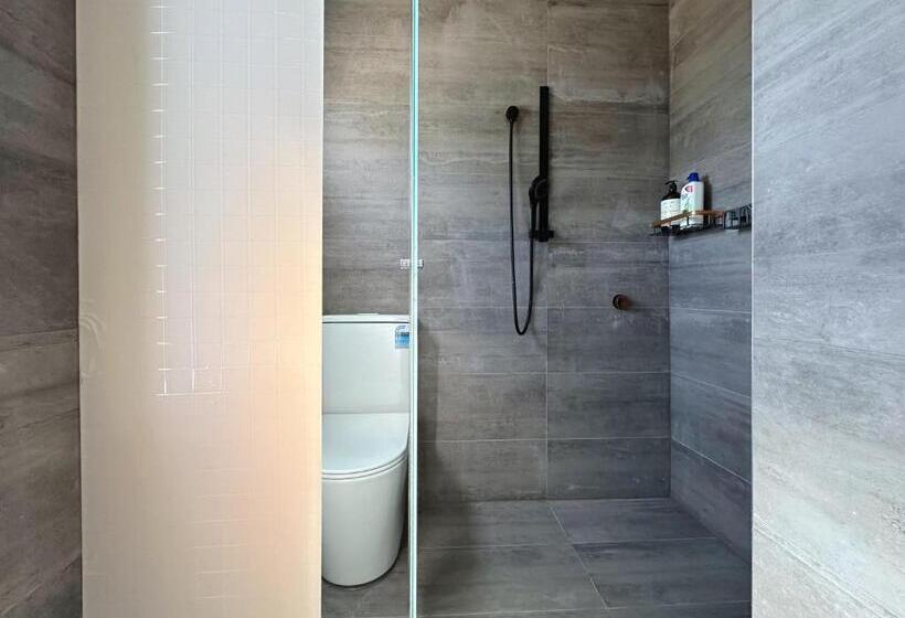 Общежитие Montrose Double Bed Room Close To City