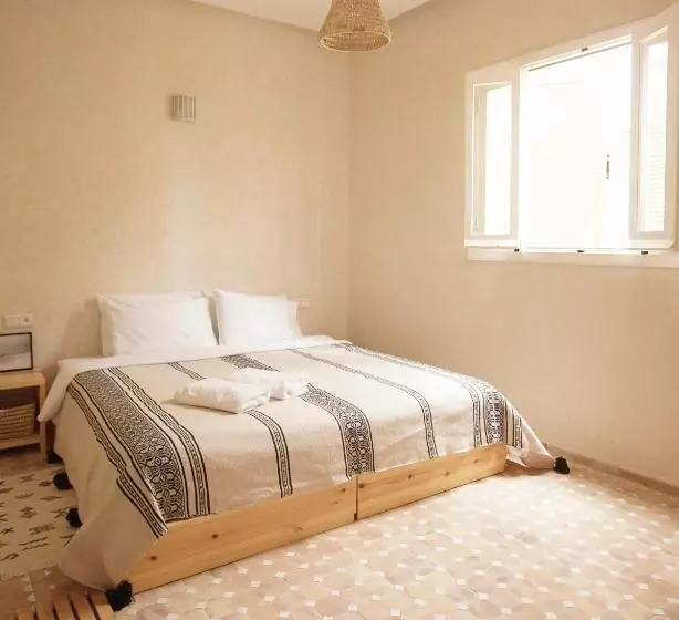 Retkeilymaja The Line Up