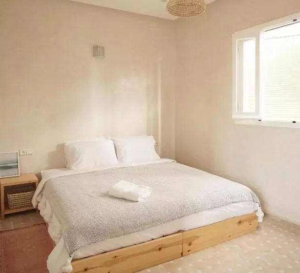 Retkeilymaja The Line Up