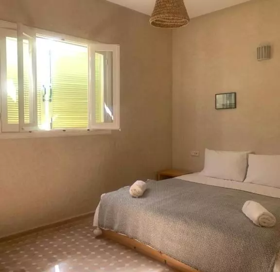 Retkeilymaja The Line Up