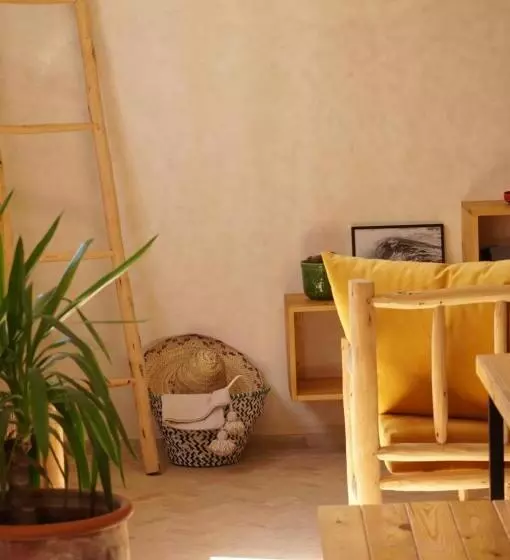 Retkeilymaja The Line Up