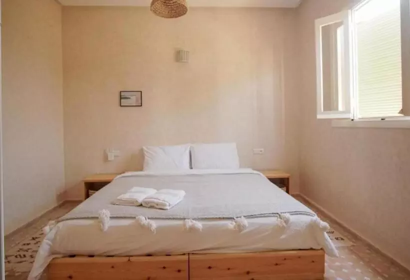 Retkeilymaja The Line Up