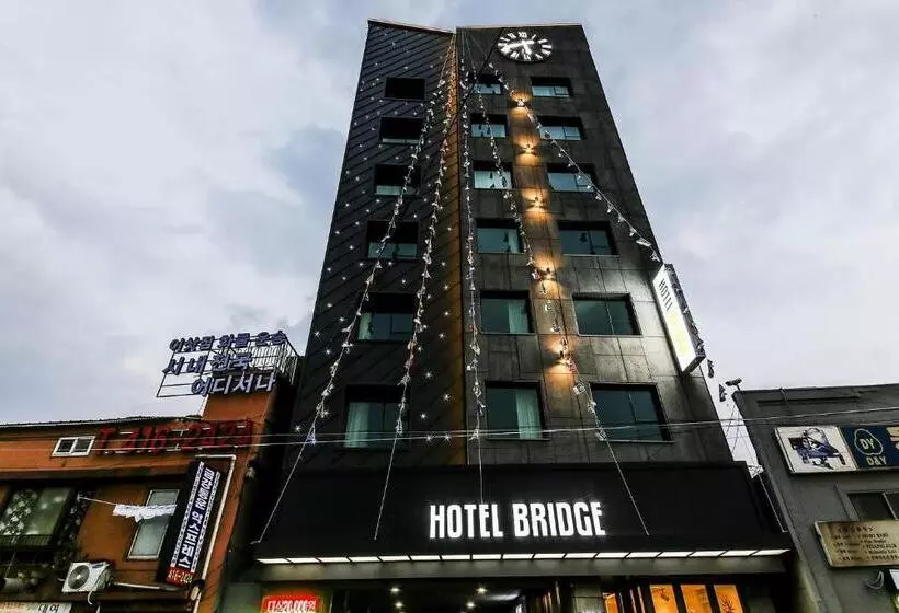 ホテル Bridge