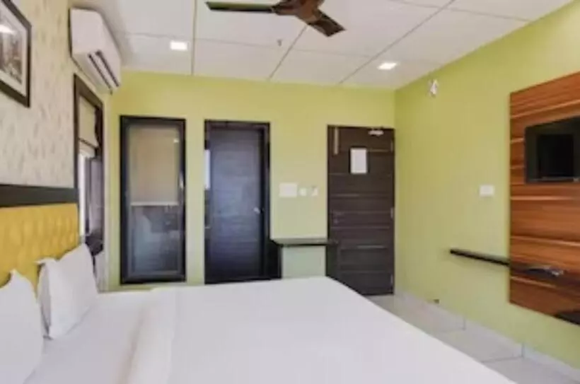ホテル Royal Crown Puri   A Royal Stay   Fully Air Conditioned With Great Location   Best Seller