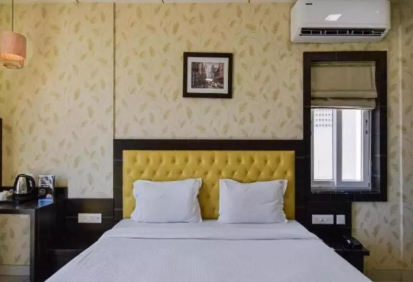 ホテル Royal Crown Puri   A Royal Stay   Fully Air Conditioned With Great Location   Best Seller
