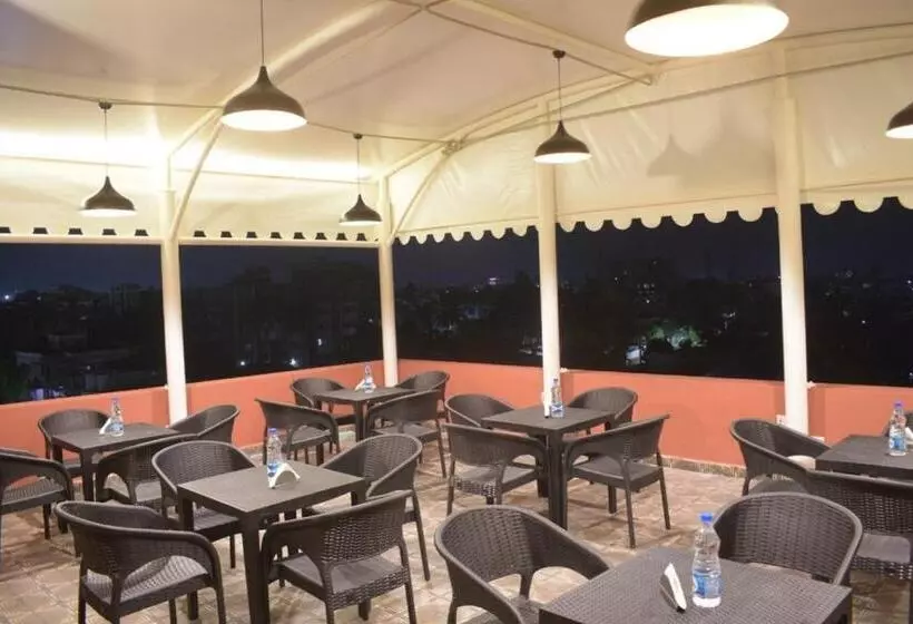 ホテル Royal Crown Puri   A Royal Stay   Fully Air Conditioned With Great Location   Best Seller