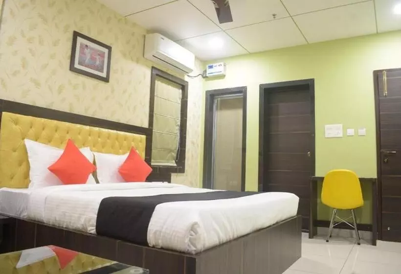 ホテル Royal Crown Puri   A Royal Stay   Fully Air Conditioned With Great Location   Best Seller