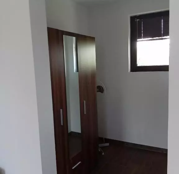 ペンション поповата къща