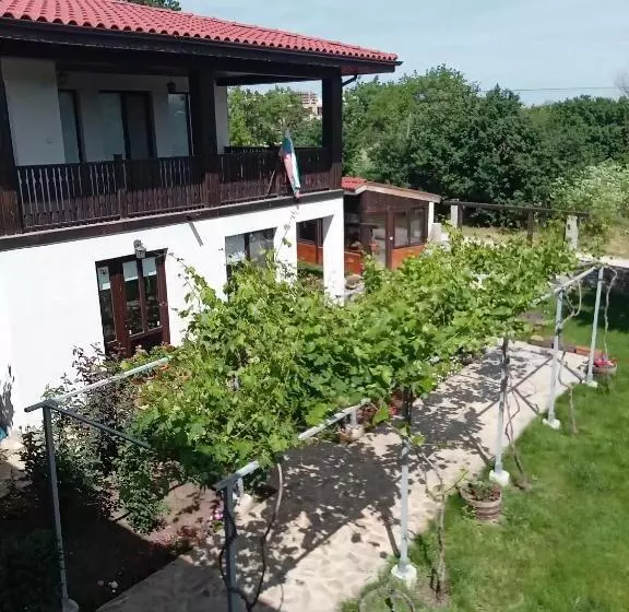 ペンション поповата къща