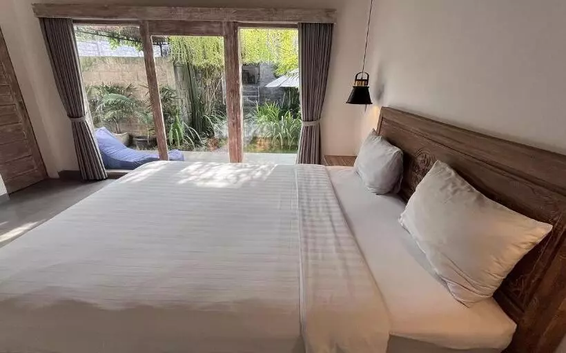 ペンション Pis Bolong Canggu