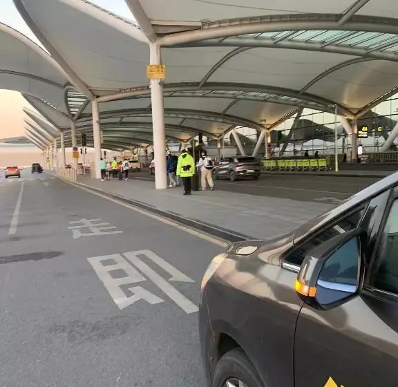 Retkeilymaja Huahang Hotel   Guangzhou Baiyun International Airport   Free Airport Shuttle Bus