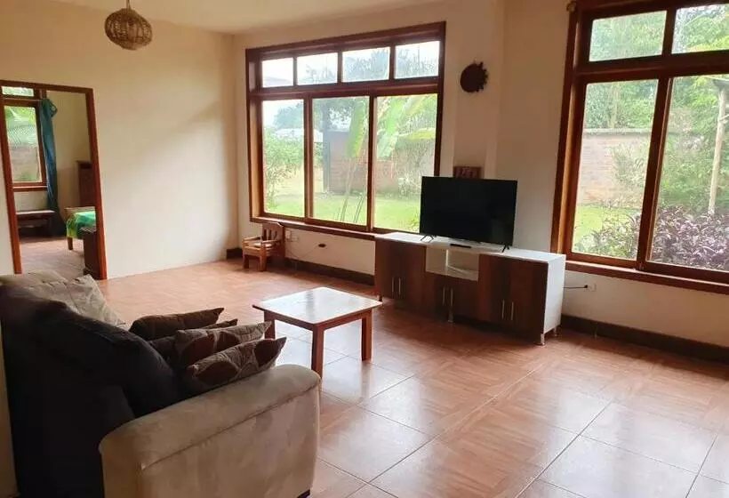 ユースホステル La Villa Del Colibri   Misahualli