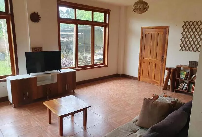 ユースホステル La Villa Del Colibri   Misahualli