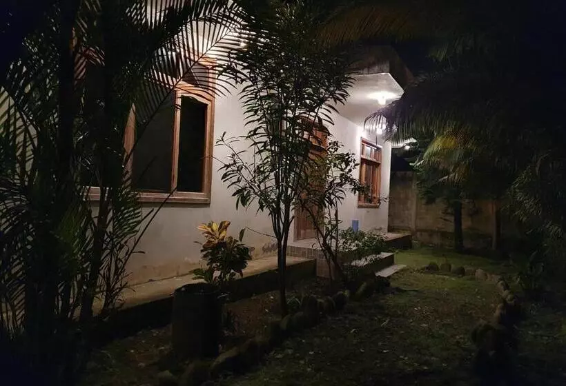 ユースホステル La Villa Del Colibri   Misahualli