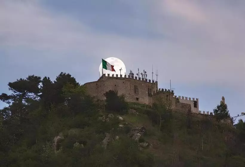 Aamiaismajoitus (B&B) Dimora Donna Maria Relais