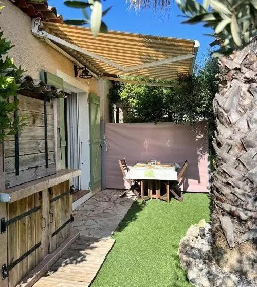 Aamiaismajoitus (B&B) La Bastide Du Levant A 50m De La Plage