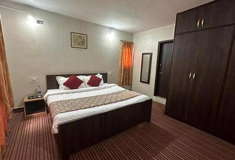 Fabhotel The Legend Residency