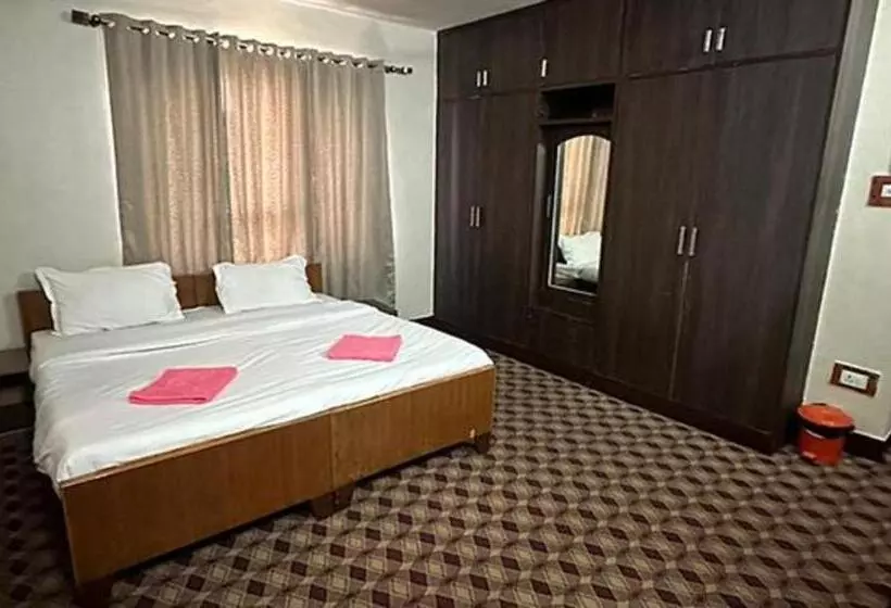 Fabhotel The Legend Residency