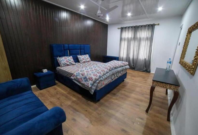 Gashabrum Hotel & Restaurant