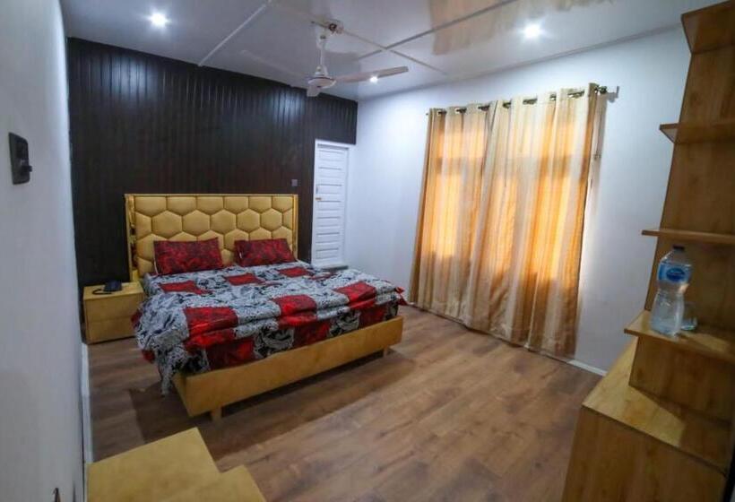 Gashabrum Hotel & Restaurant