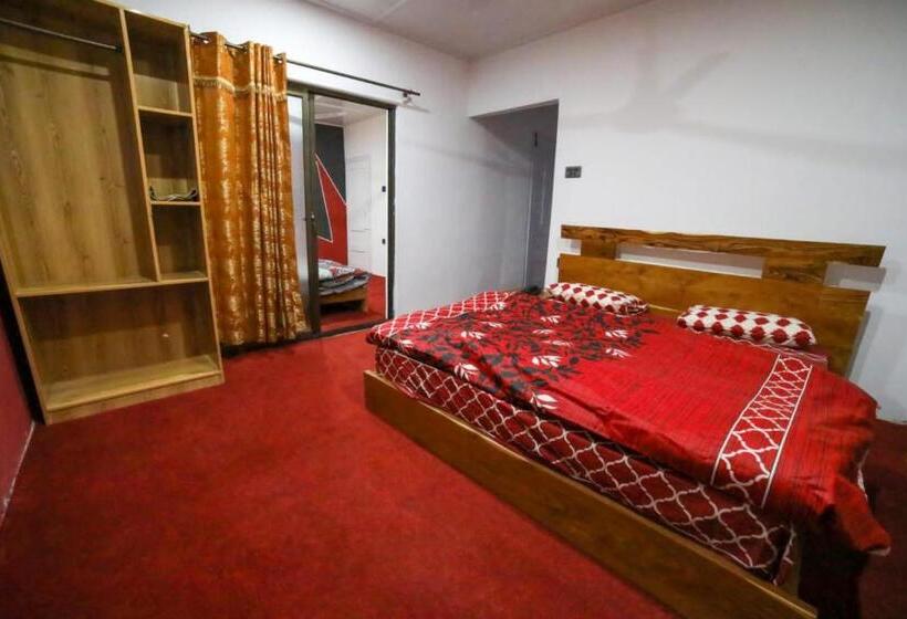 Gashabrum Hotel & Restaurant