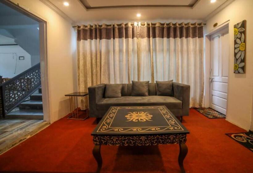 Gashabrum Hotel & Restaurant