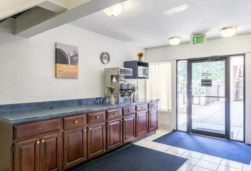 Hotelli Americas Best Value Inn Edgewood, Md