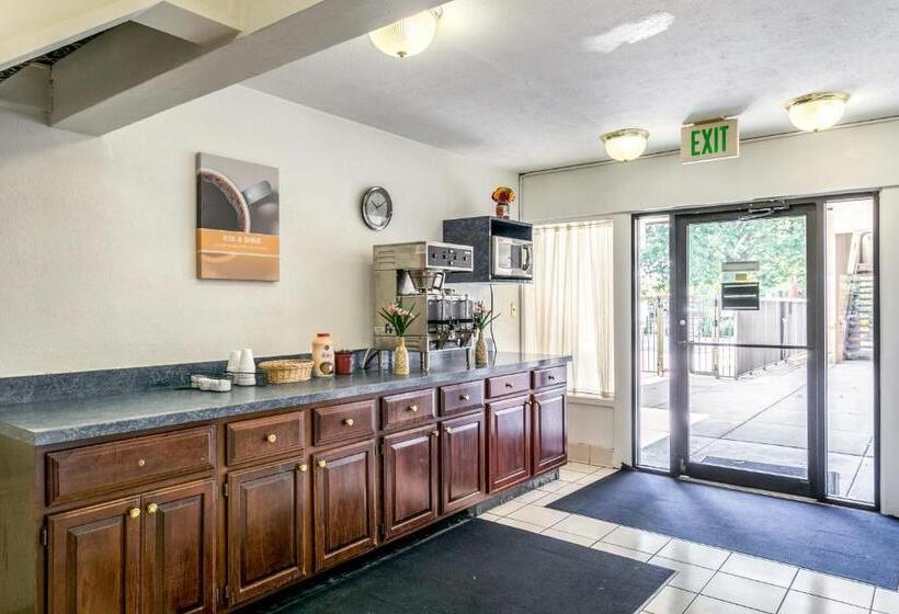 ホテル Americas Best Value Inn Edgewood, Md