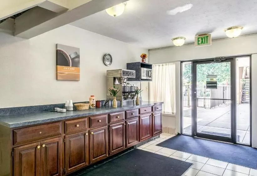 Hotelli Americas Best Value Inn Edgewood, Md