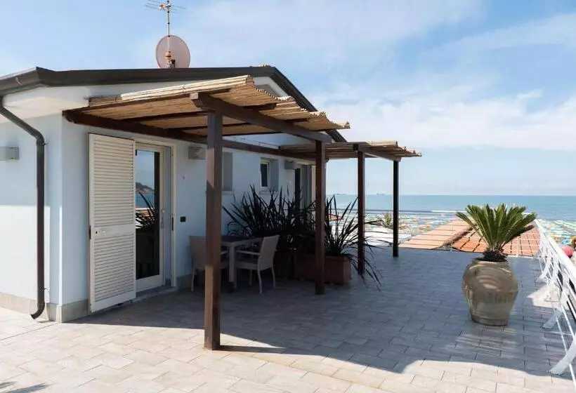 Hotelli Bagno Lunezia