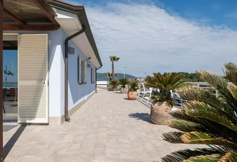 Hotelli Bagno Lunezia