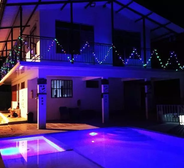 ホテル Campestre La Villana
