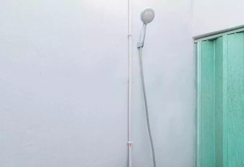 ホテル Oyo Life 2583 Kost Anggun