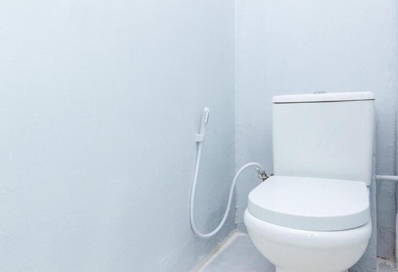 בית מלון כפרי Oyo Life 2583 Kost Anggun