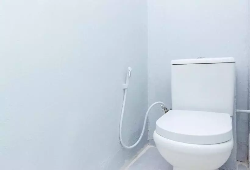 ホテル Oyo Life 2583 Kost Anggun