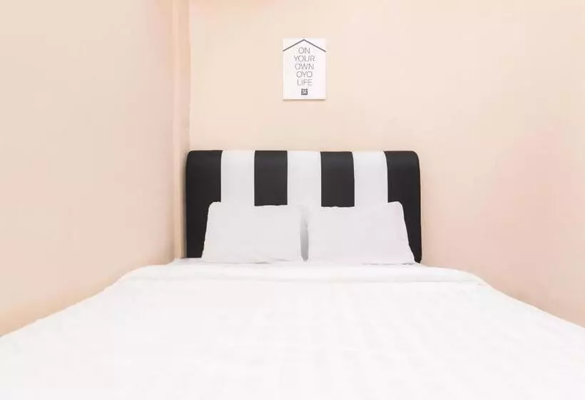 ホテル Oyo Life 2583 Kost Anggun
