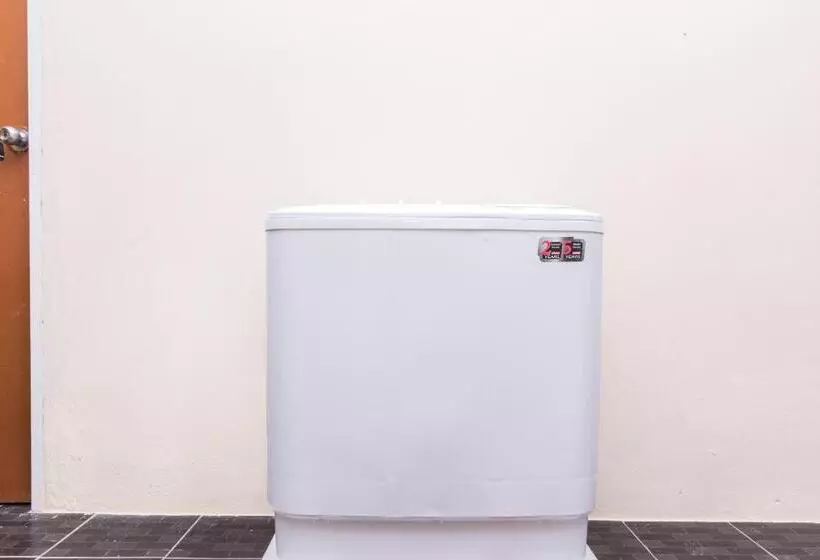 ホテル Oyo Life 2583 Kost Anggun