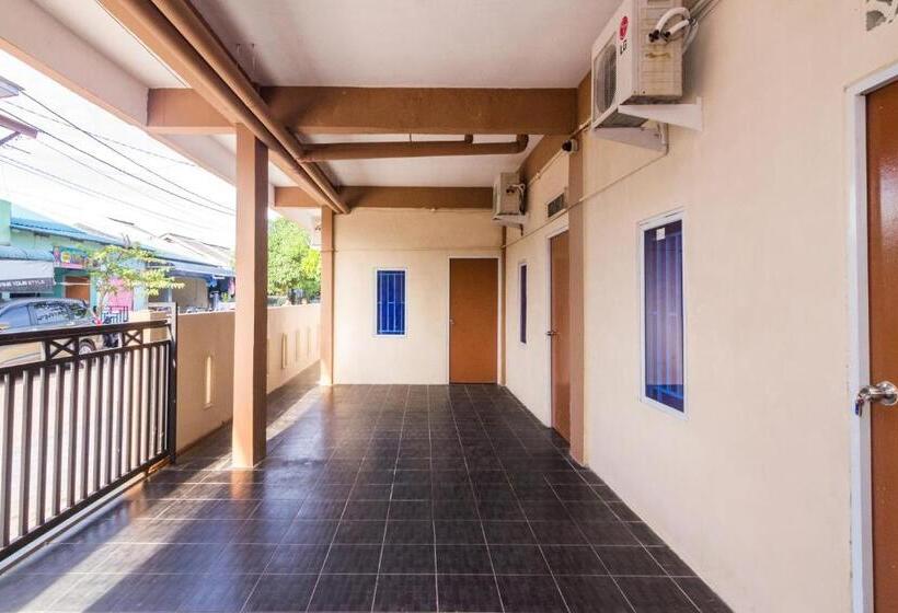 בית מלון כפרי Oyo Life 2583 Kost Anggun