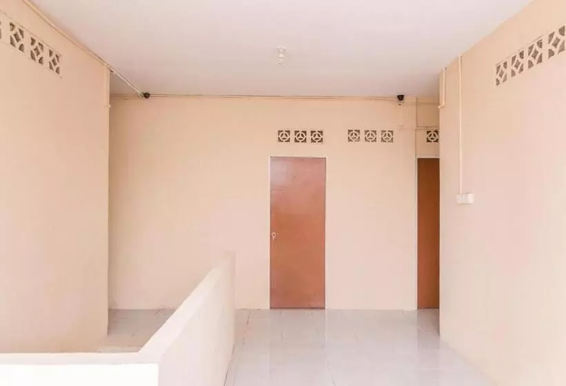 ホテル Oyo Life 2583 Kost Anggun