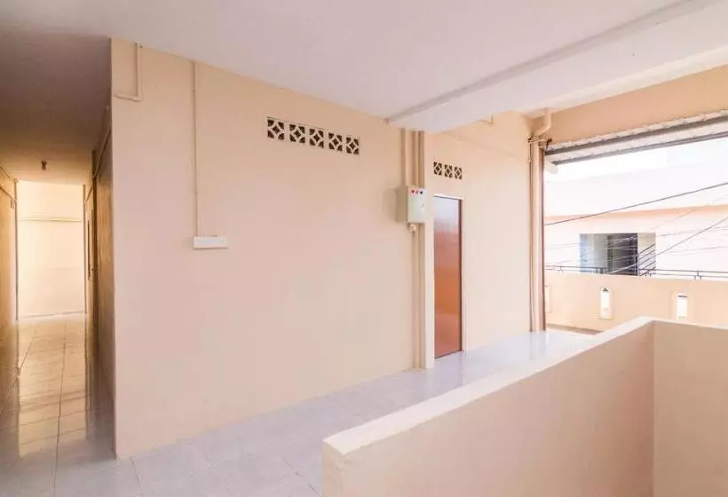 ホテル Oyo Life 2583 Kost Anggun