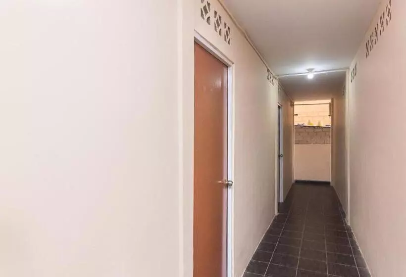 ホテル Oyo Life 2583 Kost Anggun