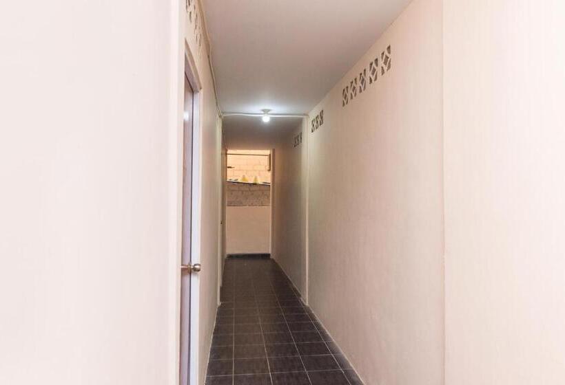 בית מלון כפרי Oyo Life 2583 Kost Anggun