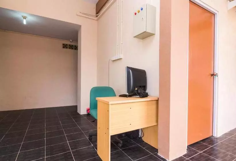 ホテル Oyo Life 2583 Kost Anggun