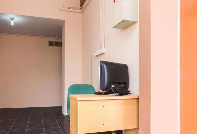 ホテル Oyo Life 2583 Kost Anggun