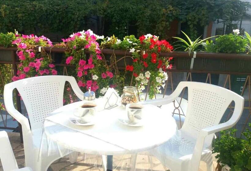 پانسیون Hostel By Guest House Izola