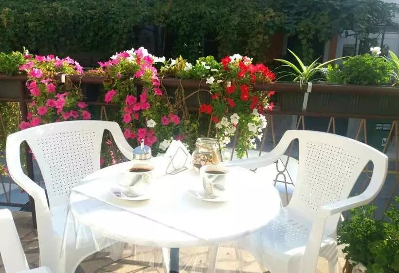 پانسیون Hostel By Guest House Izola