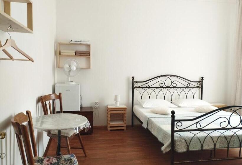 پانسیون Hostel By Guest House Izola