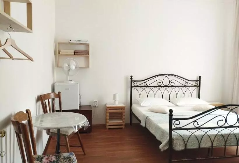 پانسیون Hostel By Guest House Izola