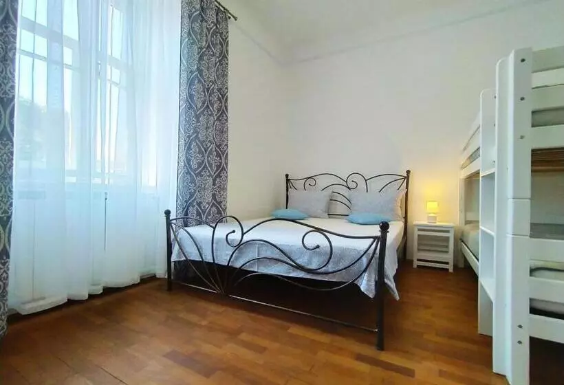 پانسیون Hostel By Guest House Izola
