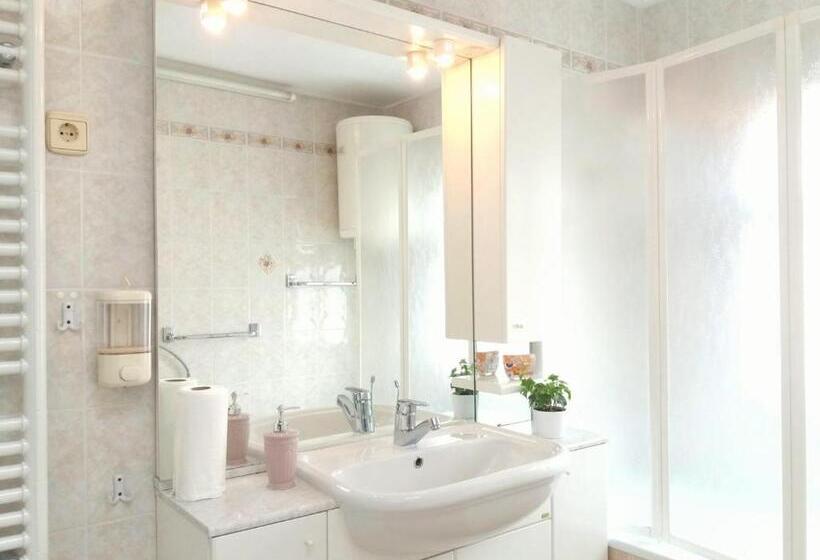 پانسیون Hostel By Guest House Izola